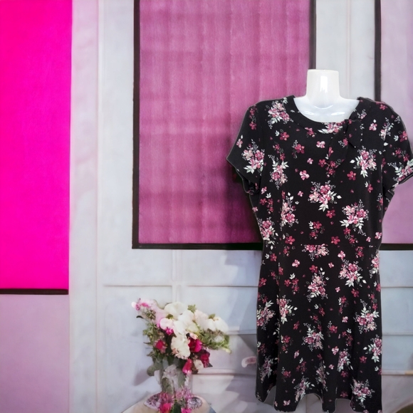 Nwt!! ELLE Designer Black and Floral Gorgeous Midi Dress With Bow Tie!!💖 - Picture 11 of 16